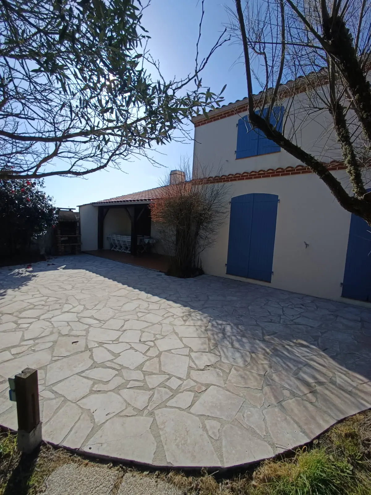 Après - Nettoyage façade et terrasse et peinture des volets