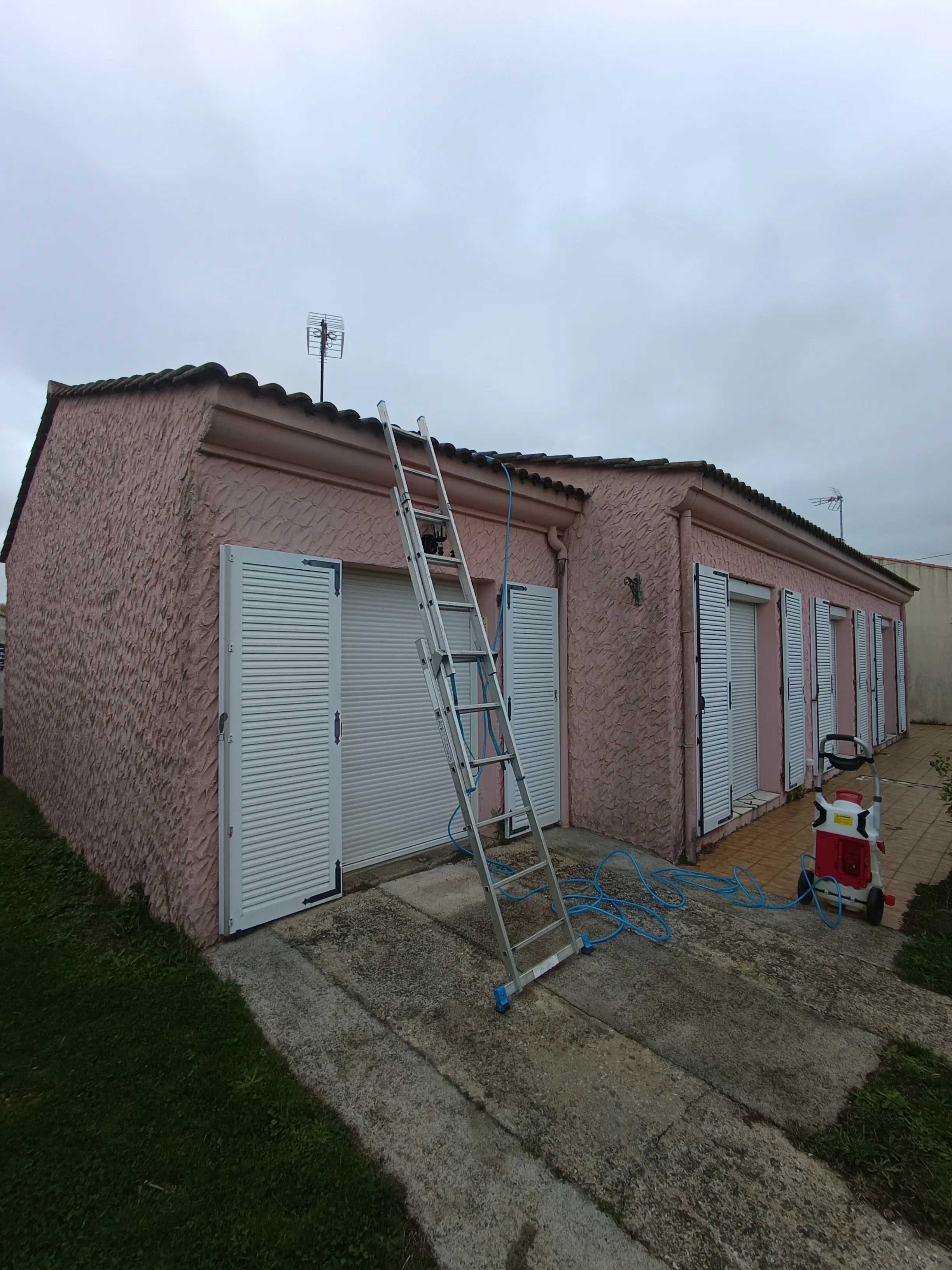 Avant - Nettoyage et rénovation de la façade arrière