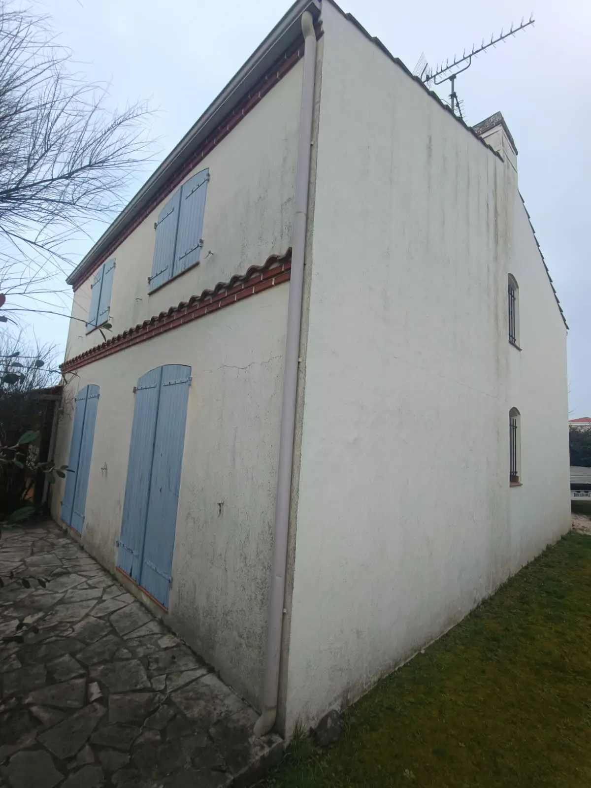 Avant - Nettoyage et rénovation de façade