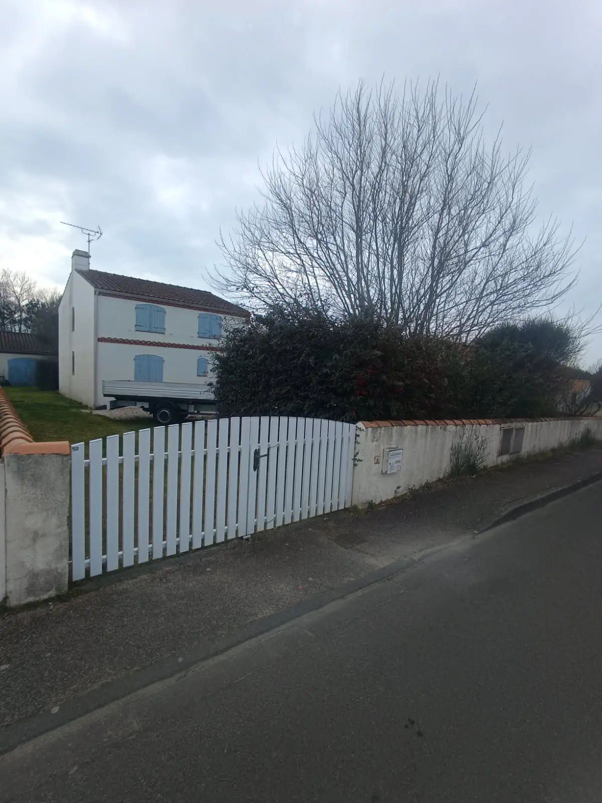 Avant - Nettoyage et peinture murette